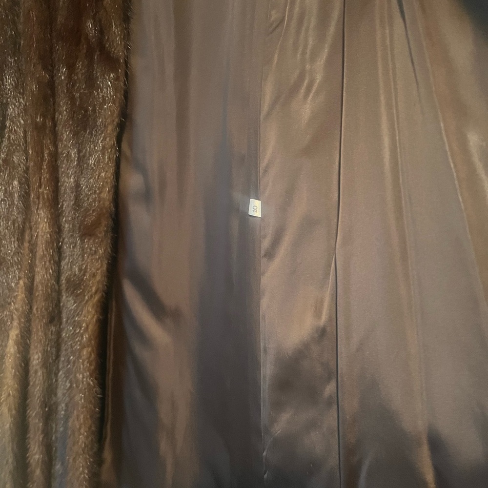 Luxurious Brown Fur Coat - Picture 6 of 17
